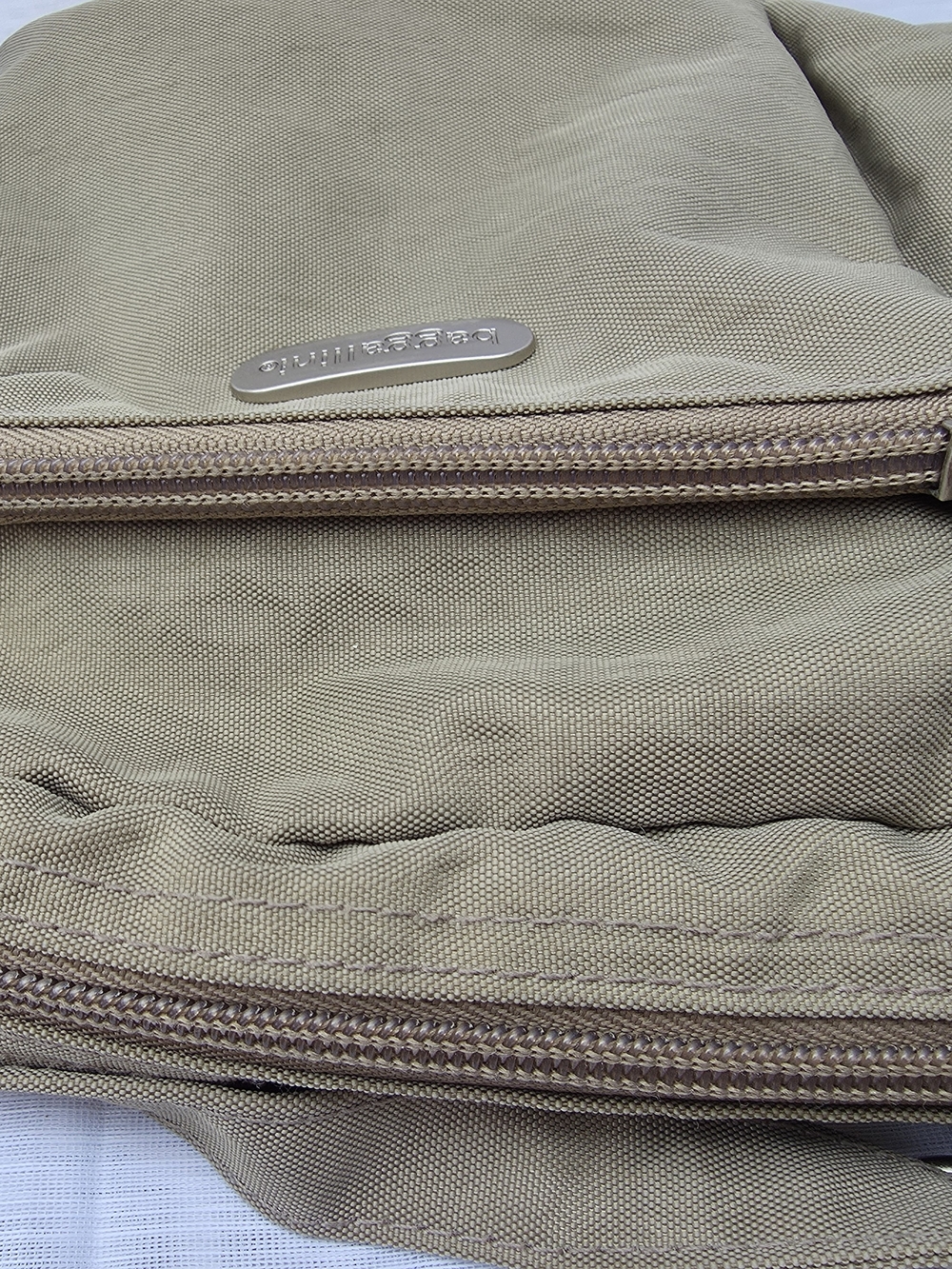 Baggallini Olive Crossbody Bag for Men - Compact Everyday Carry - Picture 5 of 9